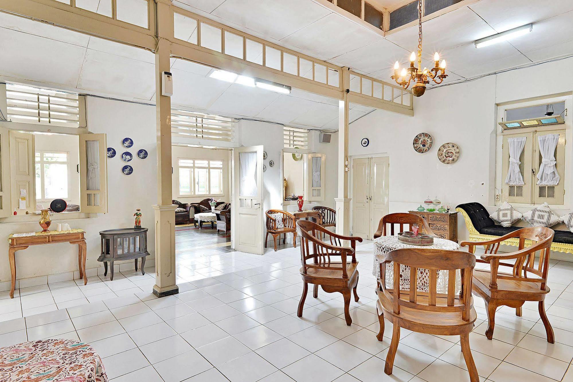 Zen Rooms Panembahan Kraton 日惹 外观 照片